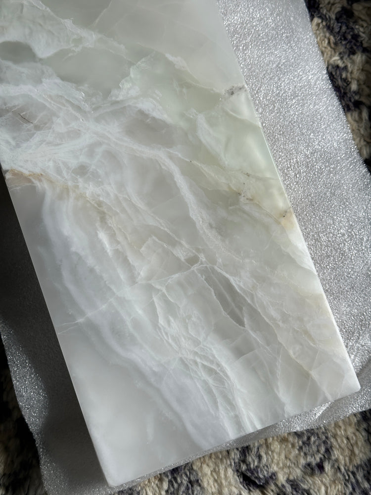 Alba Onyx Table White