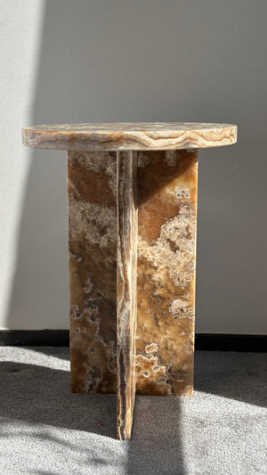Alba Onyx Table Caramel