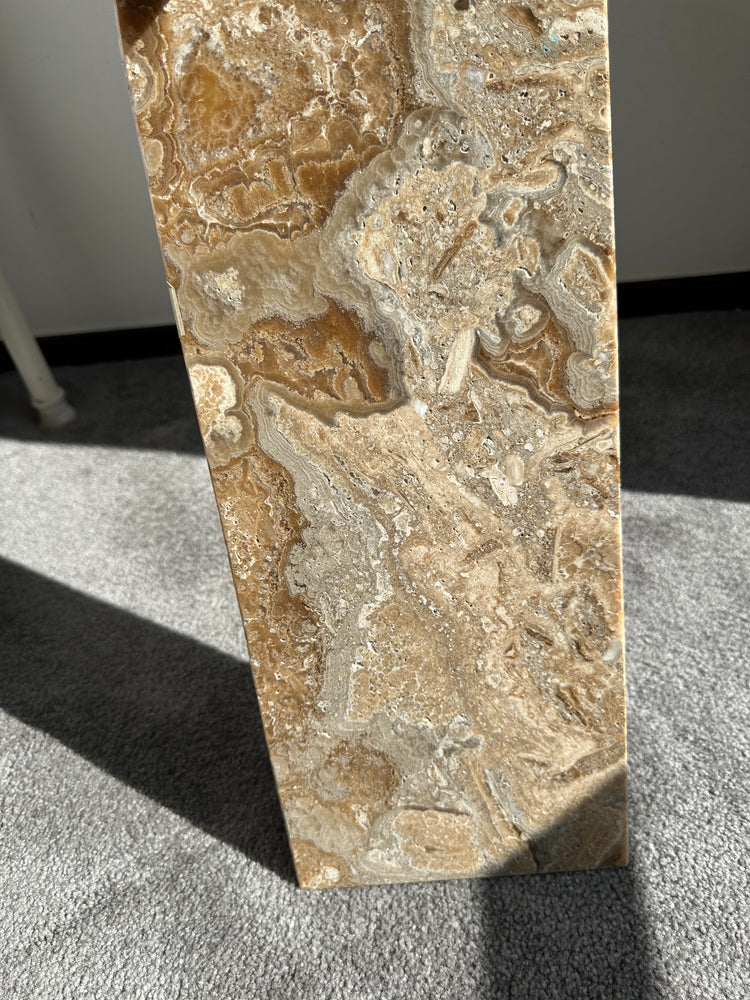 Alba Onyx Table Caramel