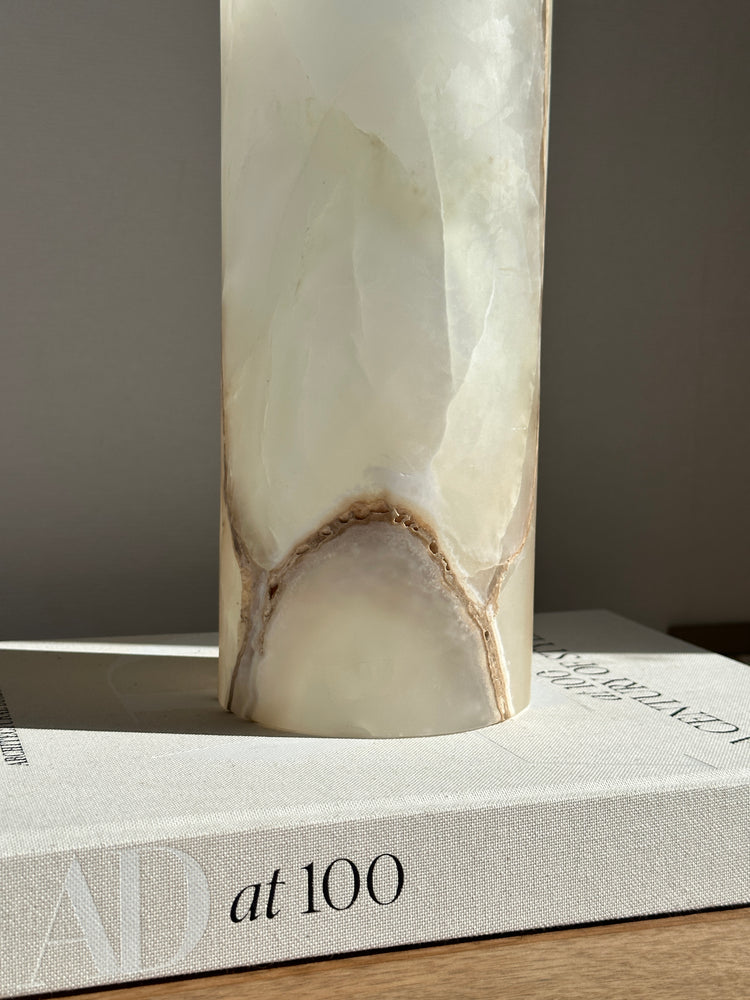 
            
                Load image into Gallery viewer, White with Amber Vein Onyx Lamp
            
        