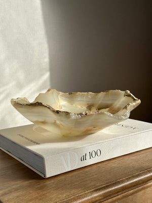 
            
                Load image into Gallery viewer, Amber Scalloped Centrepiece Bowl
            
        